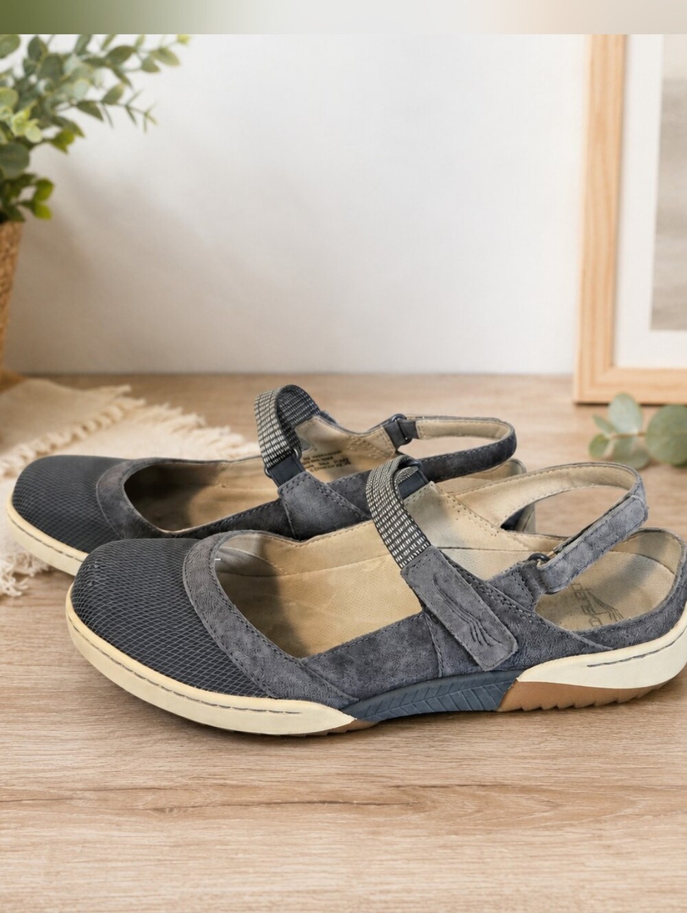 Dansko Gray Suede Slingback Mary Jane Comfort Athleisure Walking  Sandal Shoes